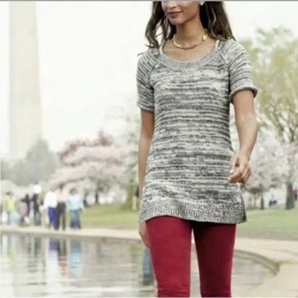 EUC Cabi Black & White Knit Short Sleeve Scoop Neck XS Tunic Sweater Style#973 - Picture 1 of 6